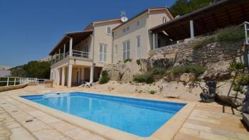 Villa with pool and panoramic sea view, in an attractive location just 250 meters from the sea! 