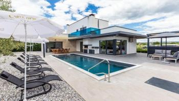 Modern villa for sale in a quiet and beautiful location near Porec 