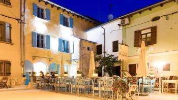 Boutique-hotel for sale in Fazana of fantastic aura and central location 