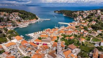 Stone house on Hvar in the centre of Jelsa 