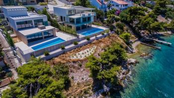 Super-luxury villa on the third line to the sea on Ciovo in a new condo 