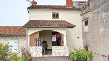 House with sea view and garage in Porec area, in Fuskulin 