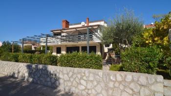 Detached house with sea view and mediterranean garden in the area of Krk town, just 300 meters from the sea! 