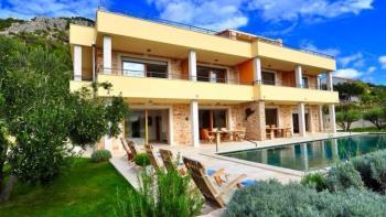 Tourist property of 7 accomodation units with swimming pool and sauna in Hvar city cca. 500 meters from the sea 