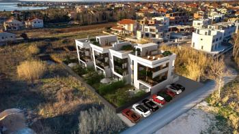 Luxuriöse Maisonette-Apartments in der Gegend von Zadar, nur 50 Meter vom Meer entfernt 