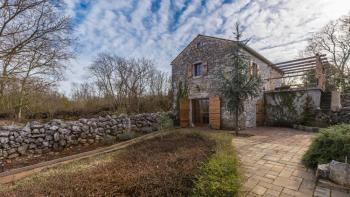 Beautiful old stone house in Malinska, Malinska-Dubašnica 