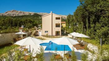 Boutique-hotel of 7 apartments and a beautiful garden in Baska on Krk, just 500 meters from the sea 