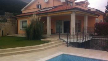 Villa with swimming pool for sale in Lovran 