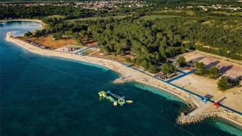 Terrain spacieux de but T2 à Stinjan, à seulement 200 mètres de la plage 