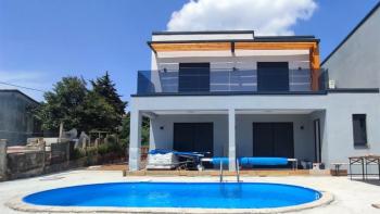 Villa moderne avec piscine à 5 km de la mer dans la région de Labin 