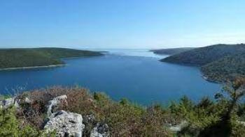 Terrain urbanisé à vendre à Rakalj, Marčana avec vue sur la mer 