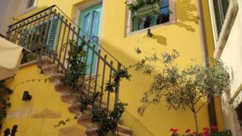 Maison unique à Rovinj au deuxième rang de la mer! 