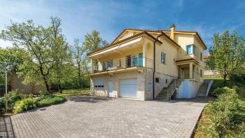 Maison impressionnante à Rijeka, Srdoci dans un environnement calme avec vue sur la mer 