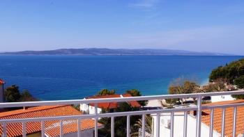 Self-standing apart-house of 4 apartments in Baska Voda just a few meters from the beach 