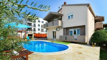 Lovely villa with swimming pool in Zadar area 