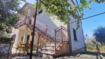 Spacious house for sale in Poreč area 