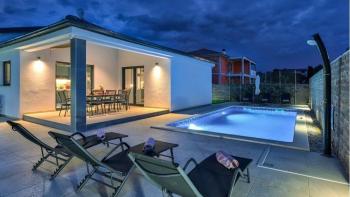 Modern single level villa near the city noise, yet close to Pula 