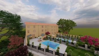 3-storey townhouse with a swimming pool near Svetvinčenat 