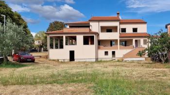 Grande maison avec espace bureau et jardin à Kanfanar près de Rovinj 