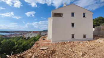 Nouvelle résidence avec vue mer sur l&#39;île de Cres 