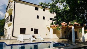 Apart-house with 5 apartments and swimming pool in Sveti Lovrec, Porec 