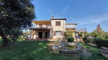 Villa of 330 sq.m. in Brtonigla on more than hectare of land 