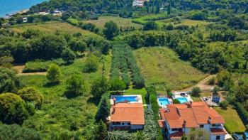 Property on the first construction line in Premantura, on 2500 sq.m. of land, 400 meters from the sea 