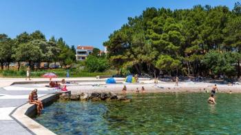 Wohnung in der ersten Reihe zum Meer, nahe dem Strand in der Stadt Krk 