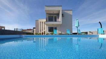 Elegant modern villa with 4 apartments for sale in Zaton 