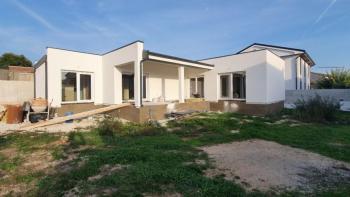 Newly built villa in Rovinj area, 6 km from the sea with swimming pool, price is set for current stage 