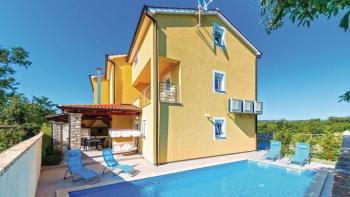 Semi-detached villa with swimming pool in Frata near Porec 