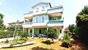 Apart-house of 11 apartments in Medulin, wonderful green area only 500 meters from the sea 