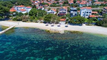 Gästehaus in der 1. Reihe zum Meer in Bibinje 