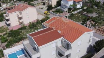 House with 9 apartments in Cesarica, Karlobag 150 meters from the sea 