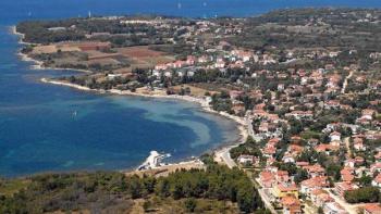 Grundstück zum Verkauf in Bašanija, Umag, erste Reihe zum Meer, T3-Zone für Camping 