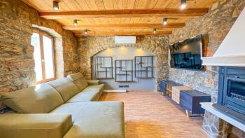 Exclusive stone house with a swimming pool near the sea and Opatija in Icici 