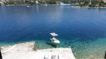 Maison romantique isolée sur l'île de Drvenik en 1ère ligne de mer avec possibilité d'amarrage 