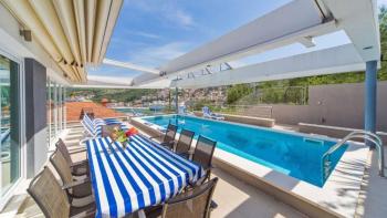 Villa moderne de style HI-TECH avec piscine à seulement 60 mètres de la mer à Dubrovnik/Lapad ! 