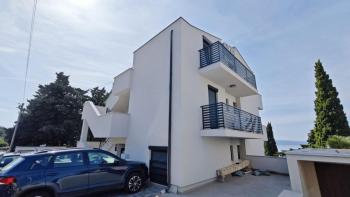 Great tourist property with 8 apartments in Crikvenica, 300 meters from the sea, with swimming pool 