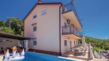 Tourist property with swimming pool, gym and panoramic sea views 