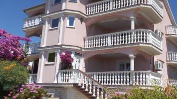 Apart-house on Vir just 40 meters from the beach 