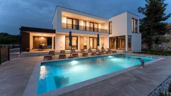 Modern villa with sea view in Porec area cca. 2 km from the beaches 