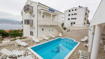 Apart-hotel with swimming pool on Ciovo 100 meters from the sea 