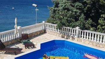 Villa with swimming pool, first row to the sea in Smokvica, Novi Vinodolski area 