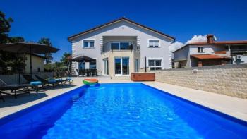 Villa with pool in Rogovići, Kaštelir-Labinci, 4 km from the sea 