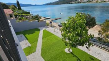 Wonderful 1st line villa in peaceful Seget Vranjica 