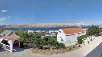 Apart-house with 7 apartments 200 meters from the sea on Pag 