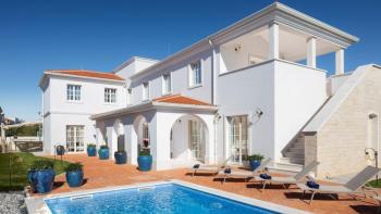 Buy-to-Rent model possibility - Magnificent villa in Porec area in a luxury condonimium 1 km from the sea 