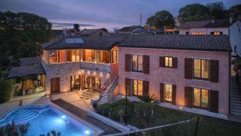 Spacious villa with a large building plot in Rovinj 