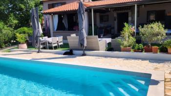 Villa with 2 residential units, swimming pool and large garden in Rabac area 